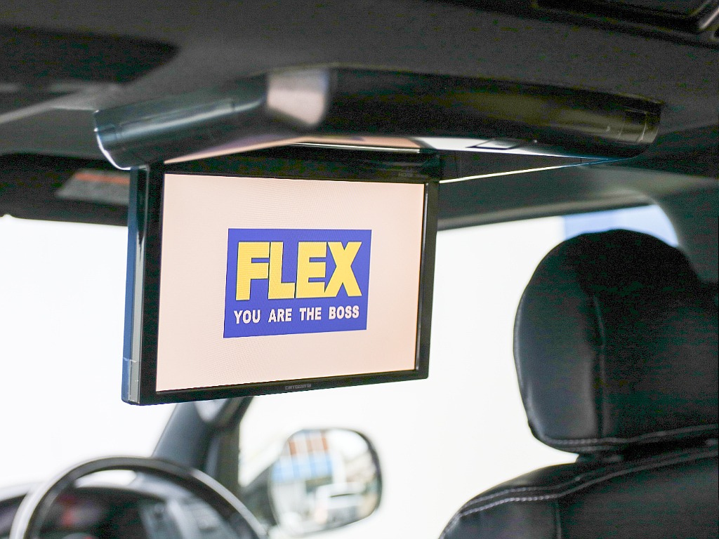 カロッツェリア フリップダウンモニター付き！！