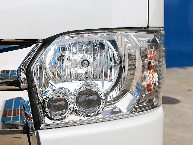 夜間の走行も安心のLEDヘッドランプ付き！！