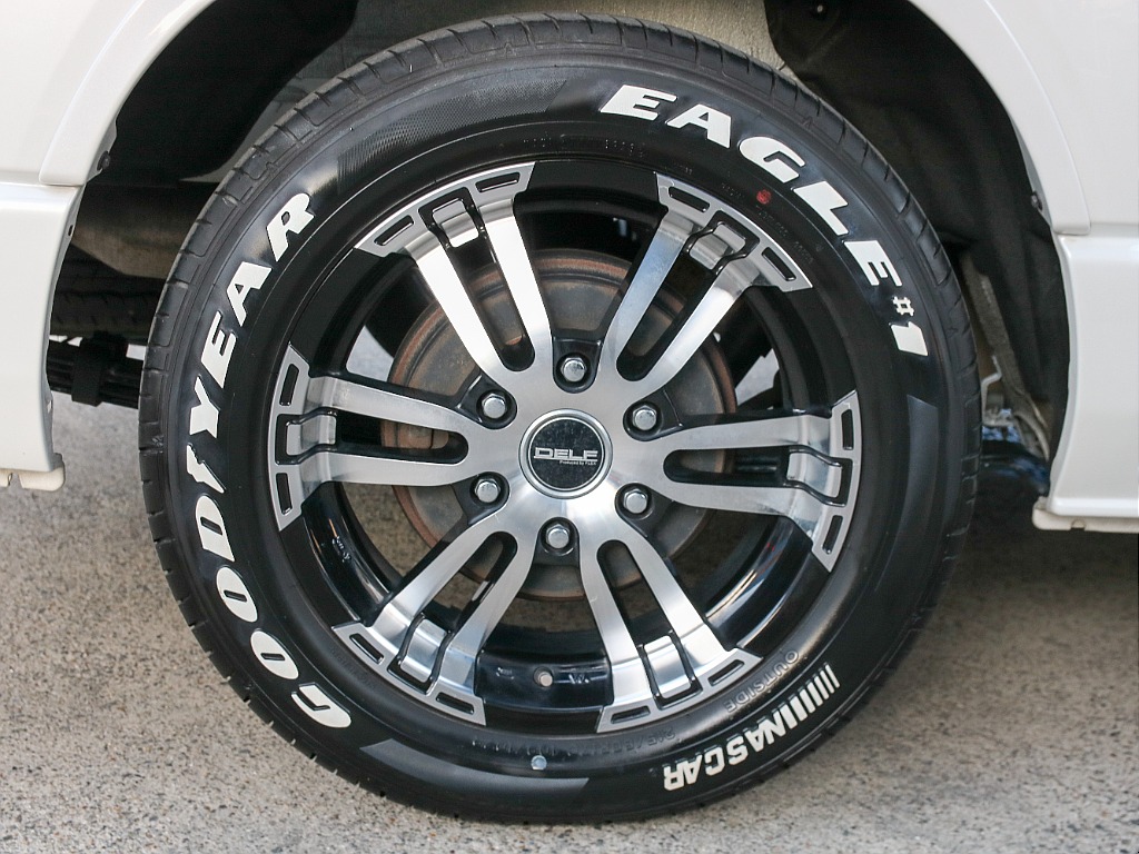 FLEXオリジナル デルフ02 17インチアルミホイール＆ナスカータイヤ付き！！