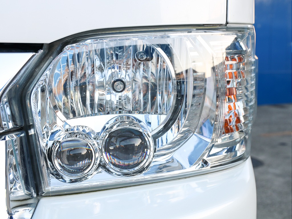 夜間の走行も安心のLEDヘッドランプ付き！！