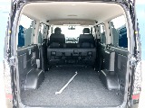 セカンドシート格納でさらに広々とした荷室になります！！