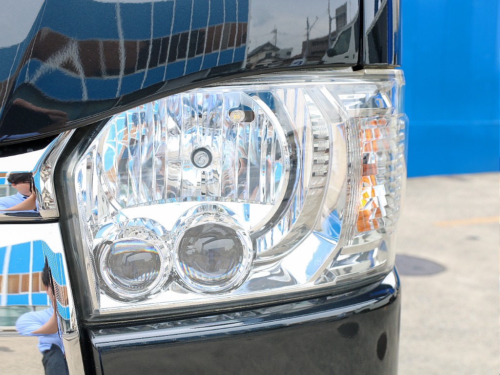 夜間の走行も安心のLEDヘッドランプ付き！！