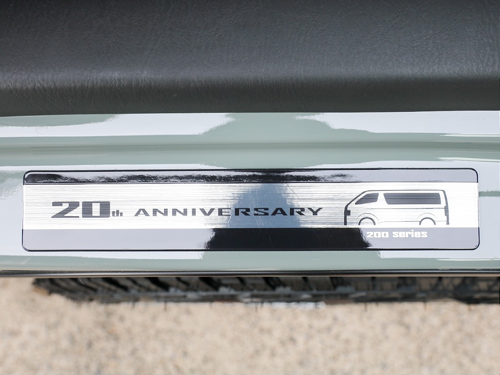 200系20周年記念スカッフプレート付き！！