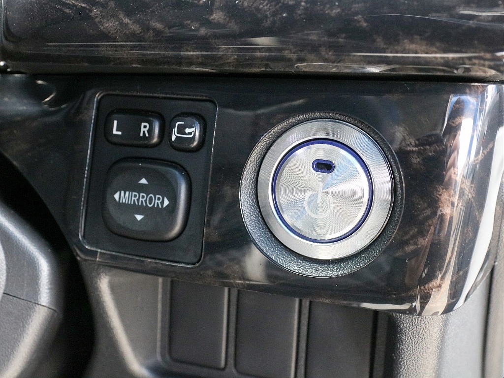 スマートエントリー＆プッシュスタート付き！！