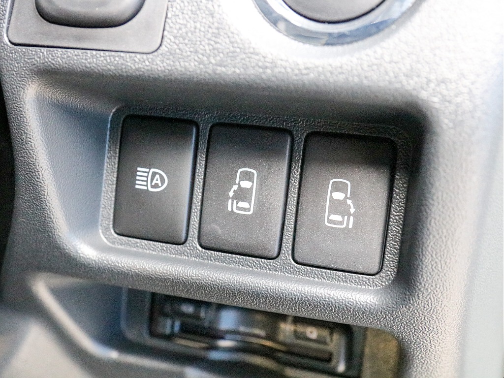 パワースライドドアスイッチ＆オートハイビームスイッチ付き！！