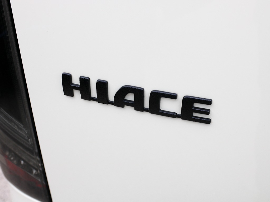 ハイエースロゴ ラプター塗装！！