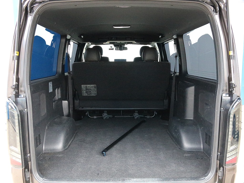 バンならではの荷室になります！！追加オプションベッドキットインストール可能です！！