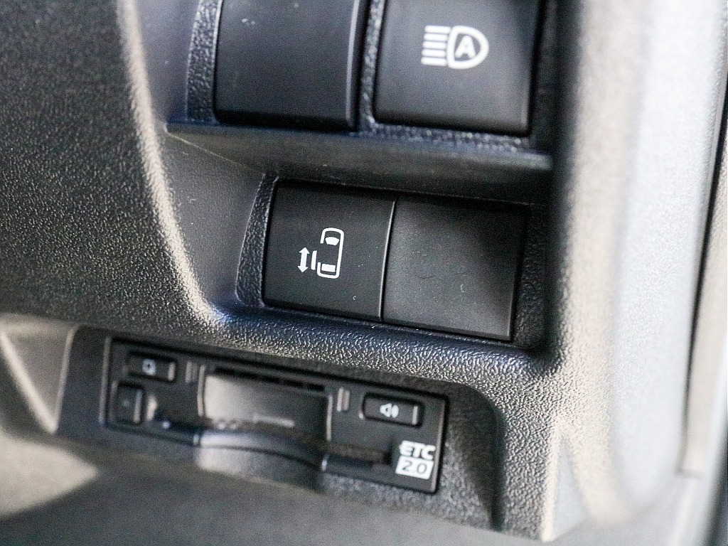 パワースライドドアスイッチ付き！！