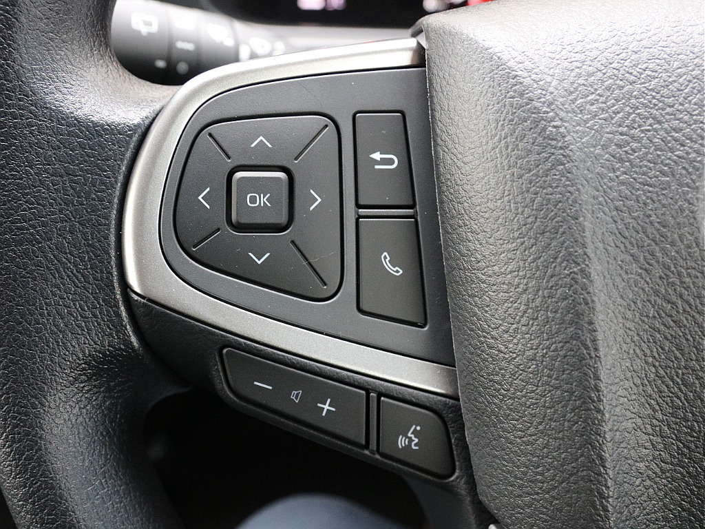 ステアリングスイッチ付き！！