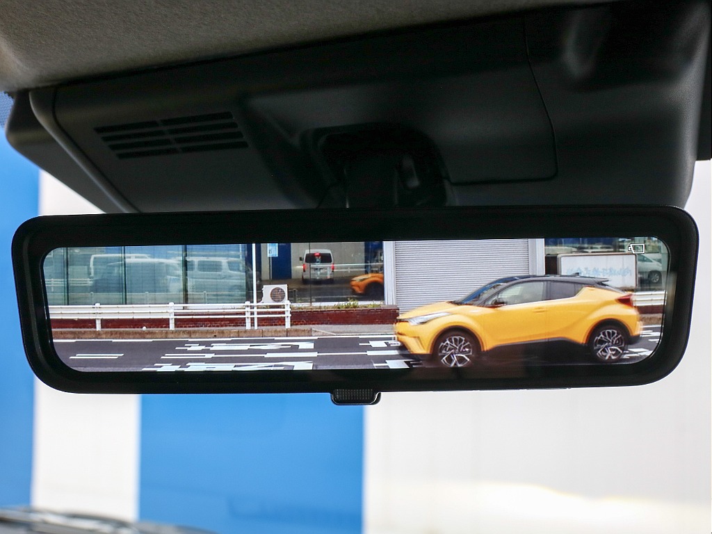 メーカーオプション デジタルインナーミラー付き！！