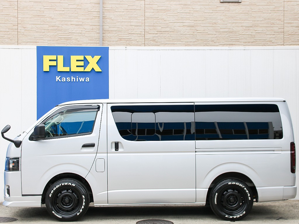 小窓付きで空気の入れ替え楽々です！！