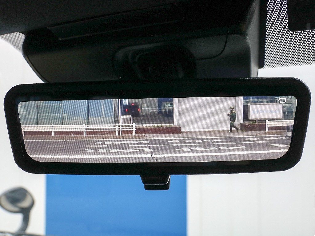 メーカーオプション デジタルインナーミラー付き！！