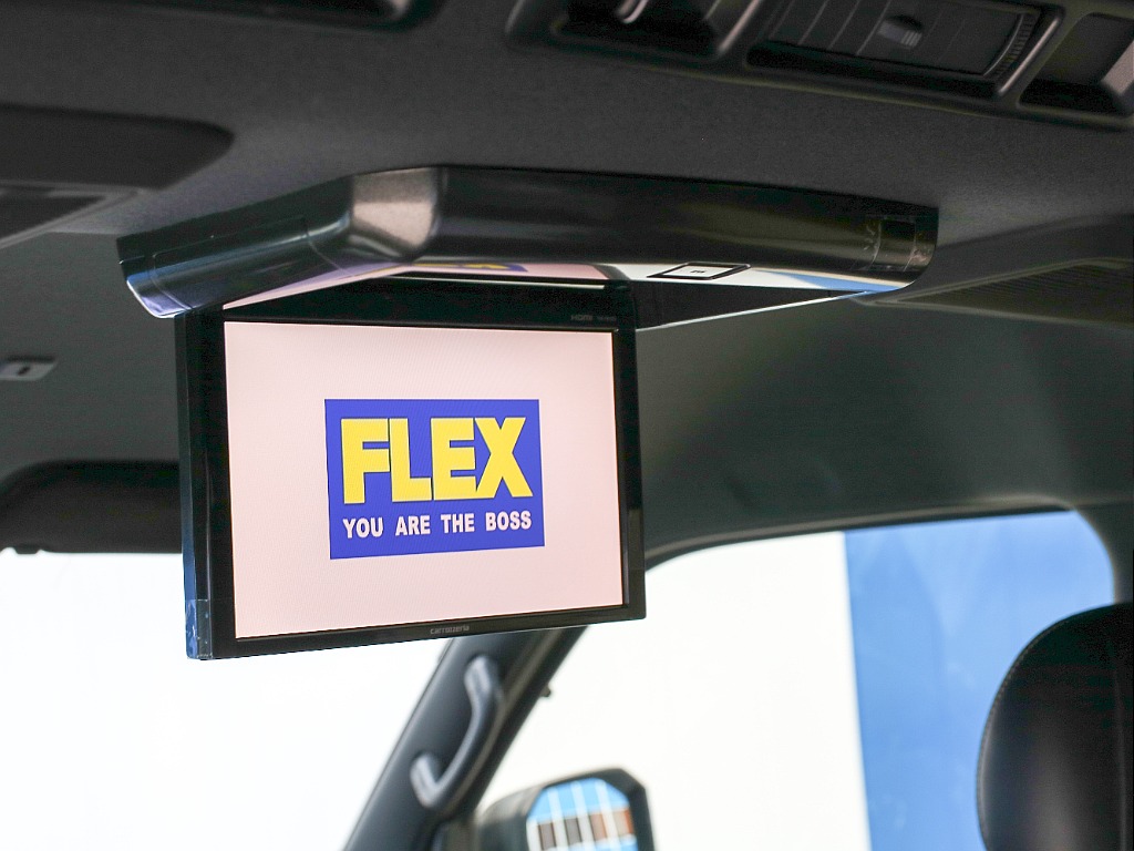 カロッツェリア フリップダウンモニター付き！！