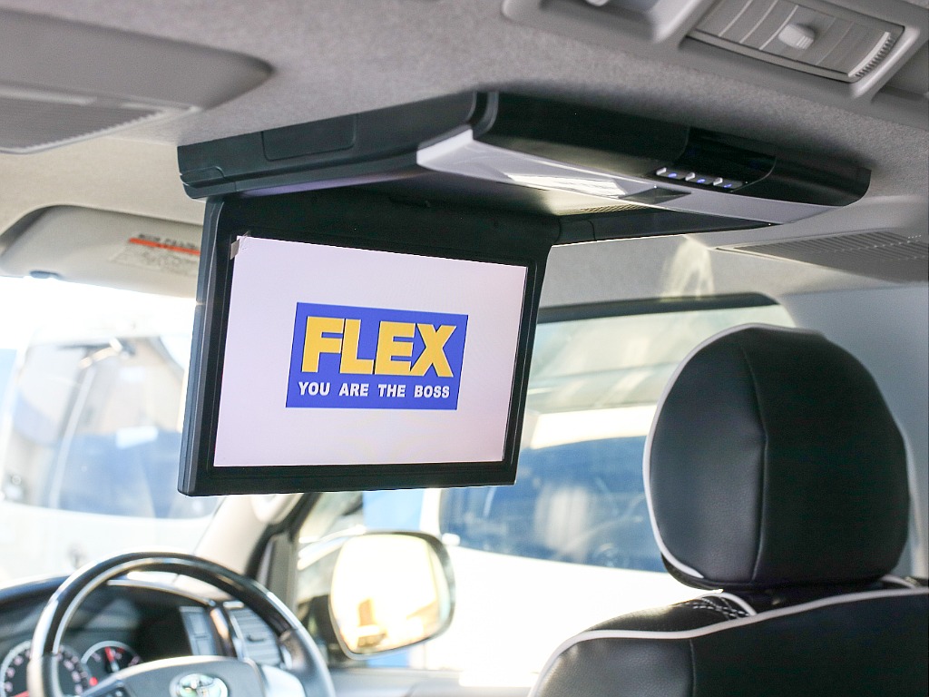 フリップダウンモニター完備！！