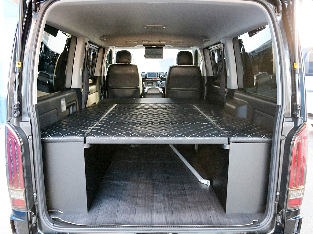 セカンドシート格納でフラットになります！！