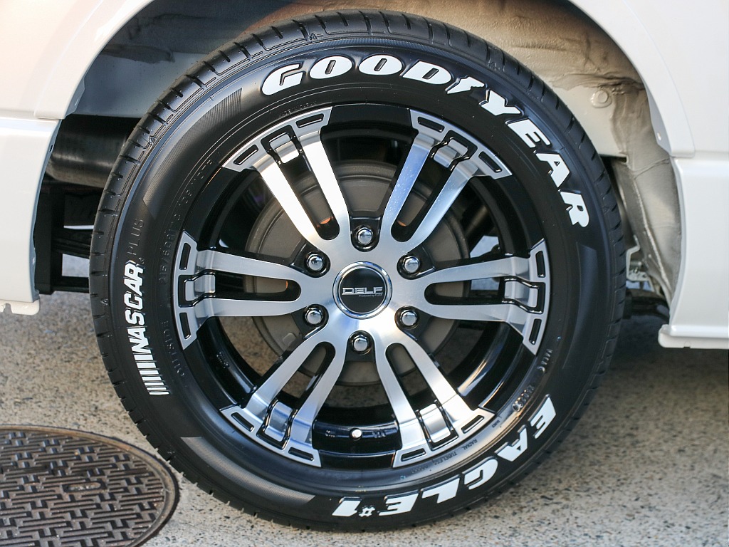 FLEXオリジナル デルフ02 17インチアルミホイール＆ナスカータイヤ付き！！