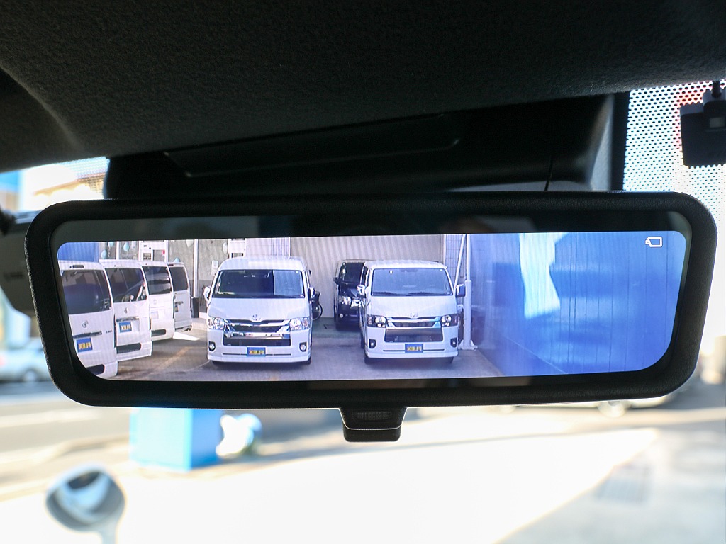 メーカーオプション デジタルインナーミラー付き！！