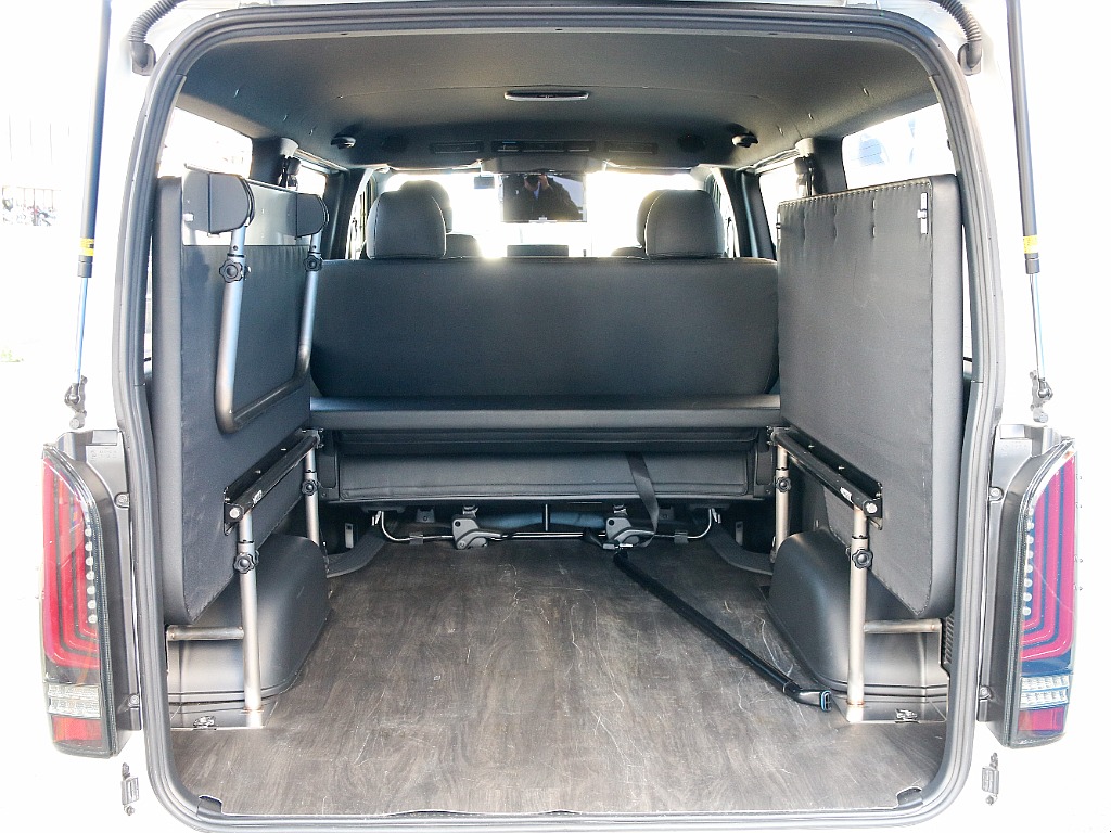 両側跳ね上げ可能です！！