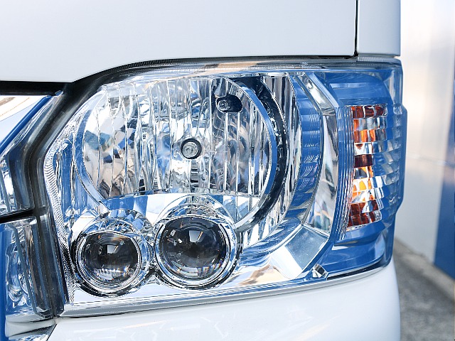 夜間の走行も安心のLEDヘッドランプ付き！！