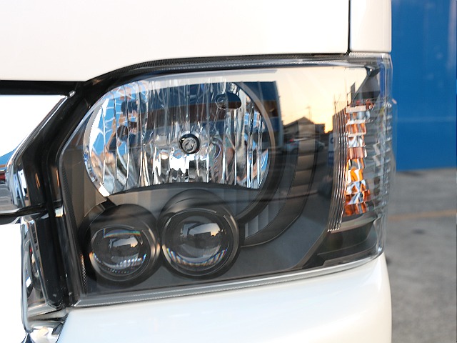 ヘッドランプインナーブラック施工済み！！