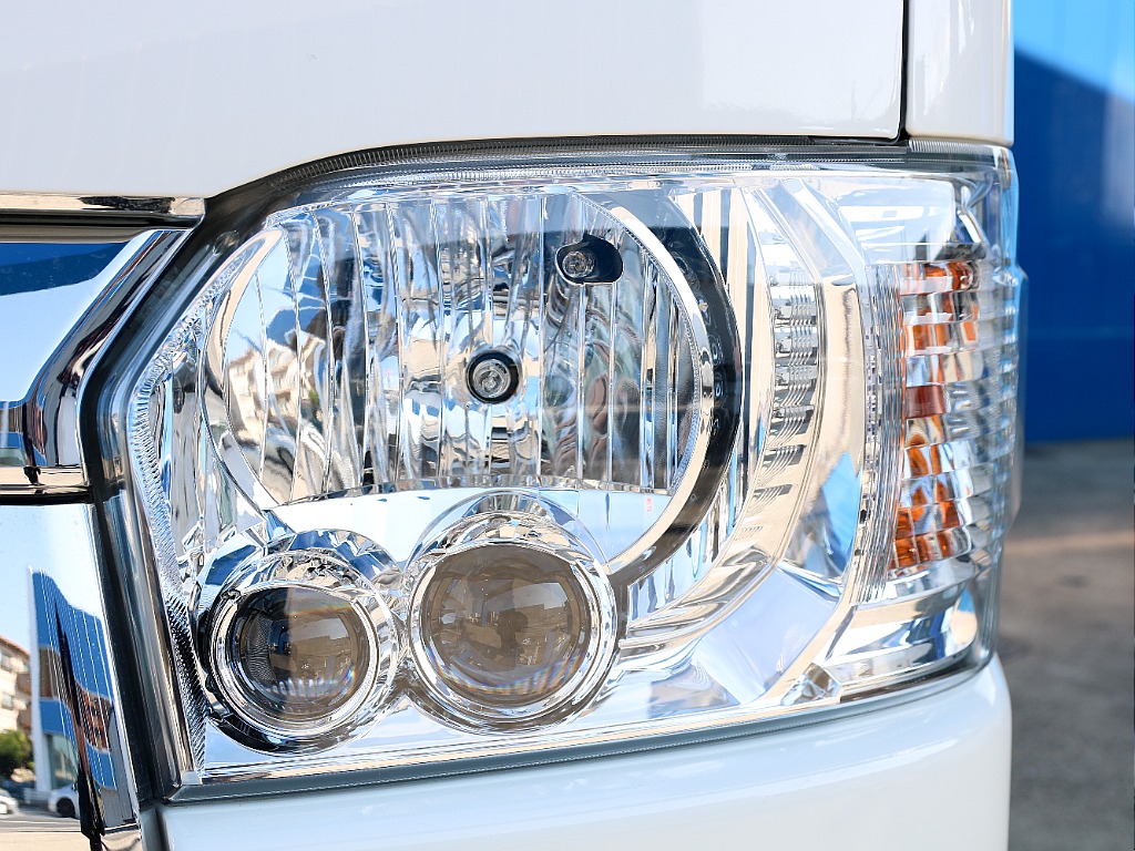 夜間の走行も安心のLEDヘッドランプ付き！！