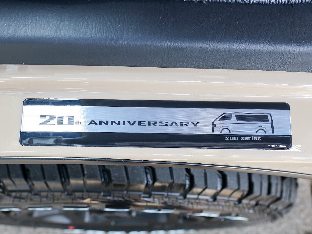 200系20周年記念スカッフプレート付き！！