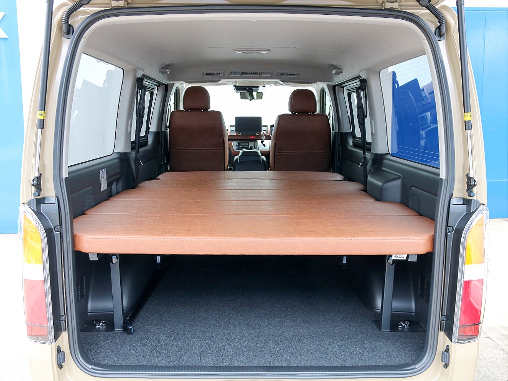 セカンドシート格納でフルフラット展開可能です！！