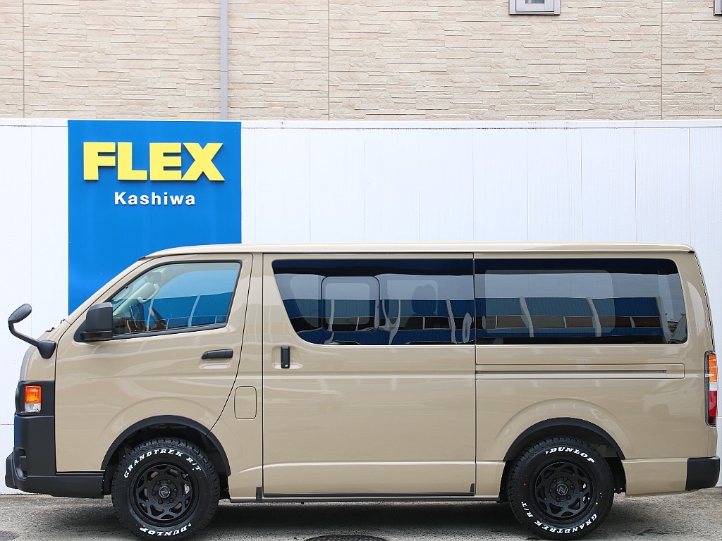 小窓付きで空気の入れ替え楽々です！！