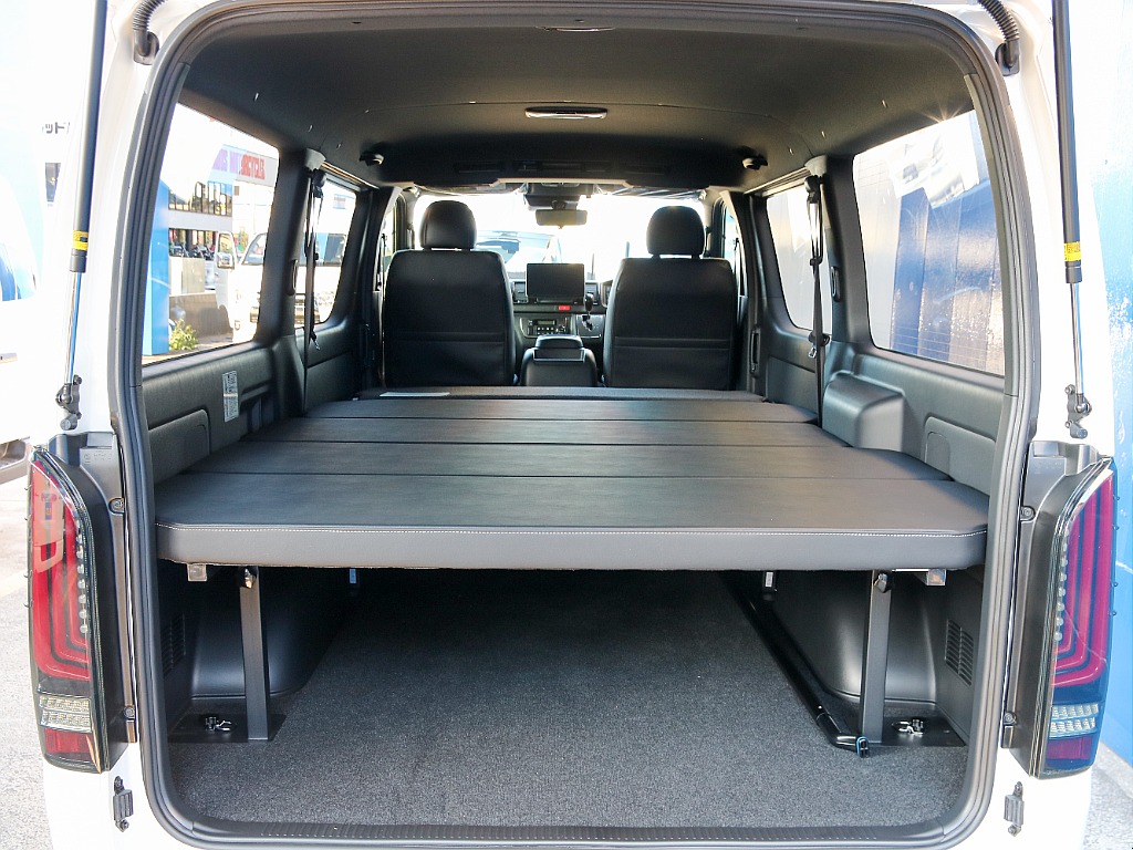 セカンドシート格納でフルフラット展開可能です！！