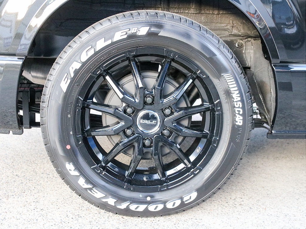 FLEXオリジナル デルフ06 17インチアルミホイール＆ナスカータイヤ付き！！
