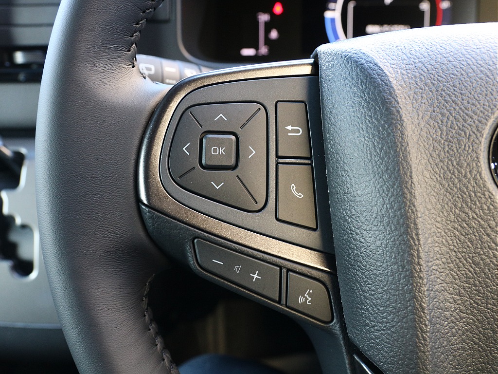 ステアリングスイッチになります！！