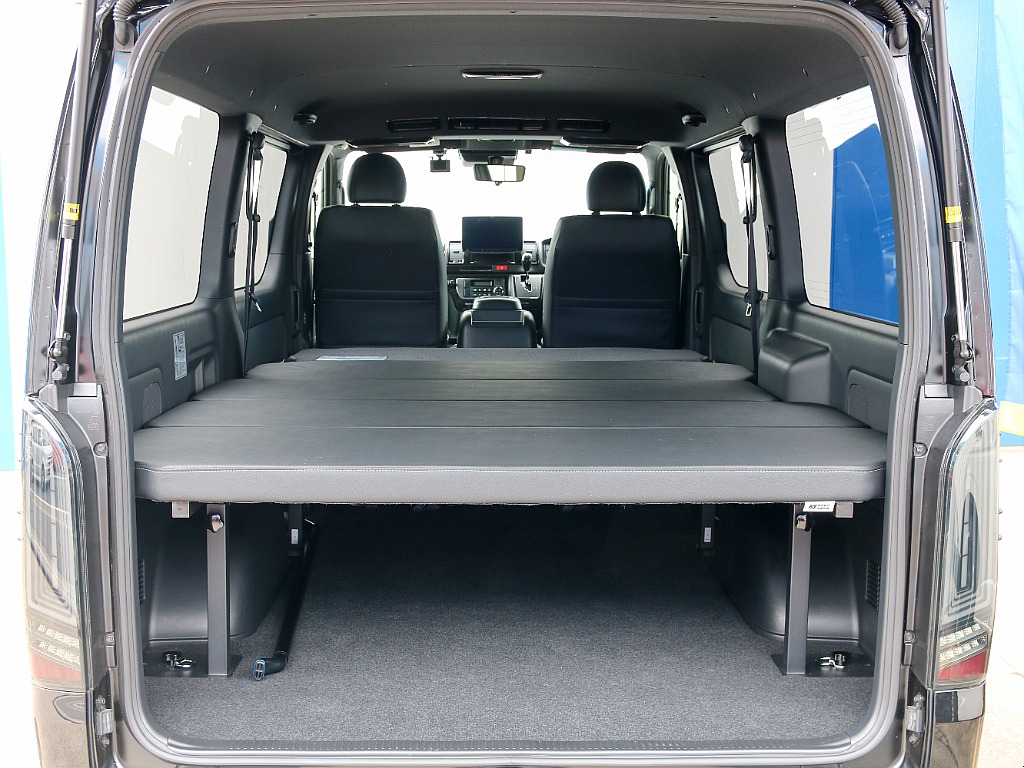 セカンドシート格納でフルフラット展開可能です！！