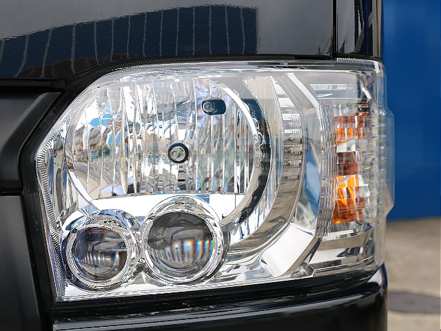 夜間の走行も安心のLEDヘッドランプ付き！！