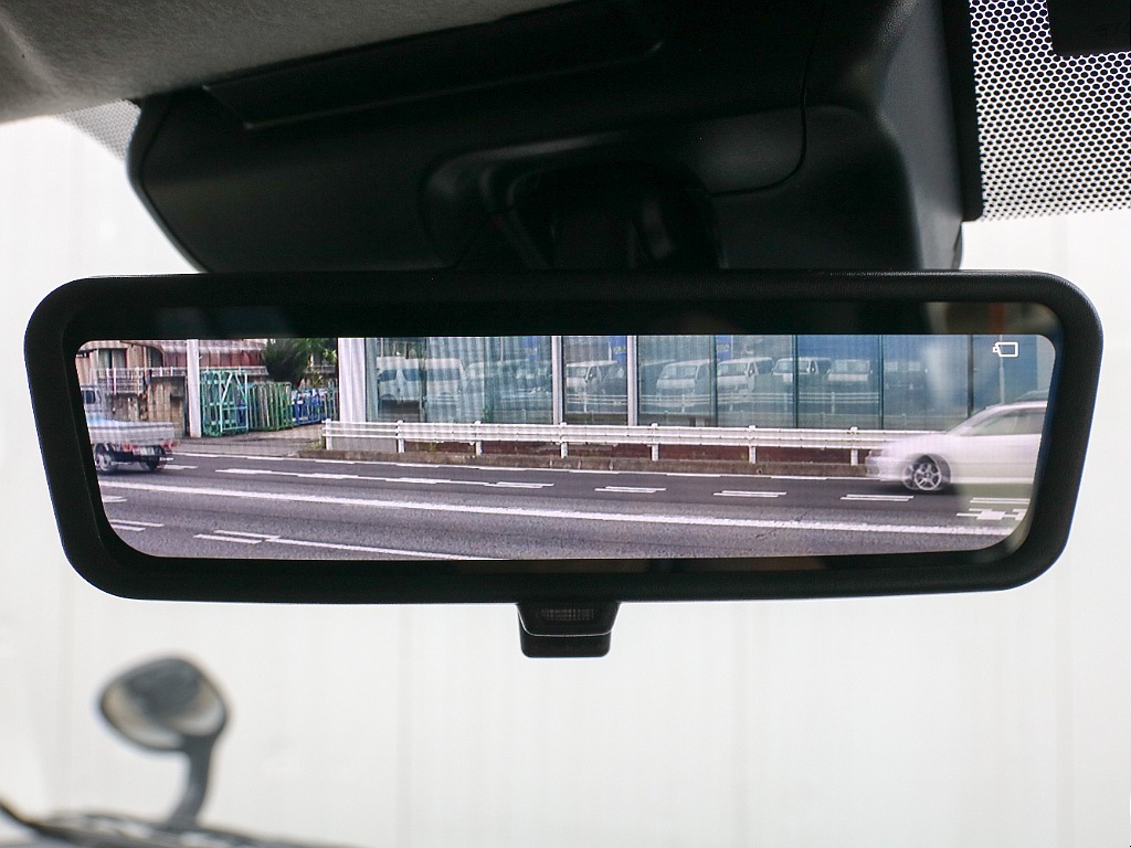 メーカーオプション デジタルインナーミラー付き！！