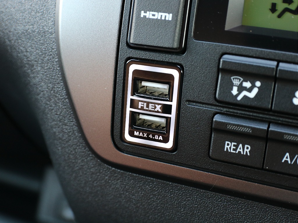 FLEXオリジナル USBポート付き！！