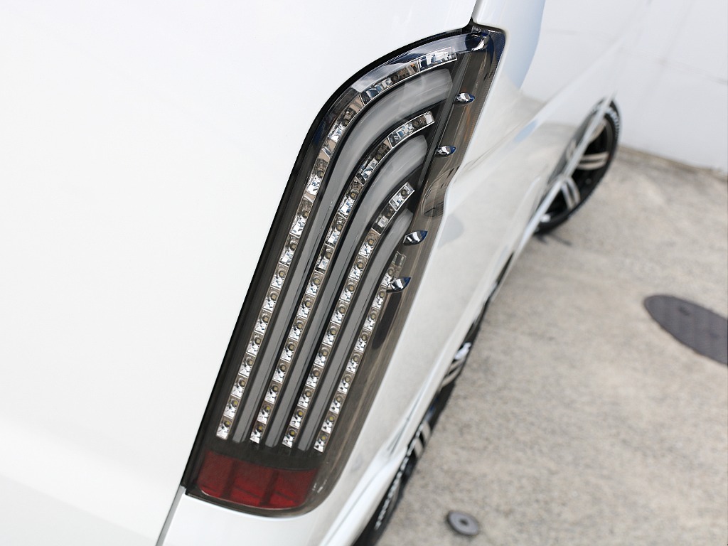 67 ROKU NANA 煌 LEDテールランプ付き！！