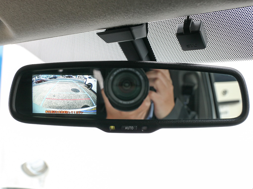 メーカーオプション バックカメラ付き自動防眩ミラー！！