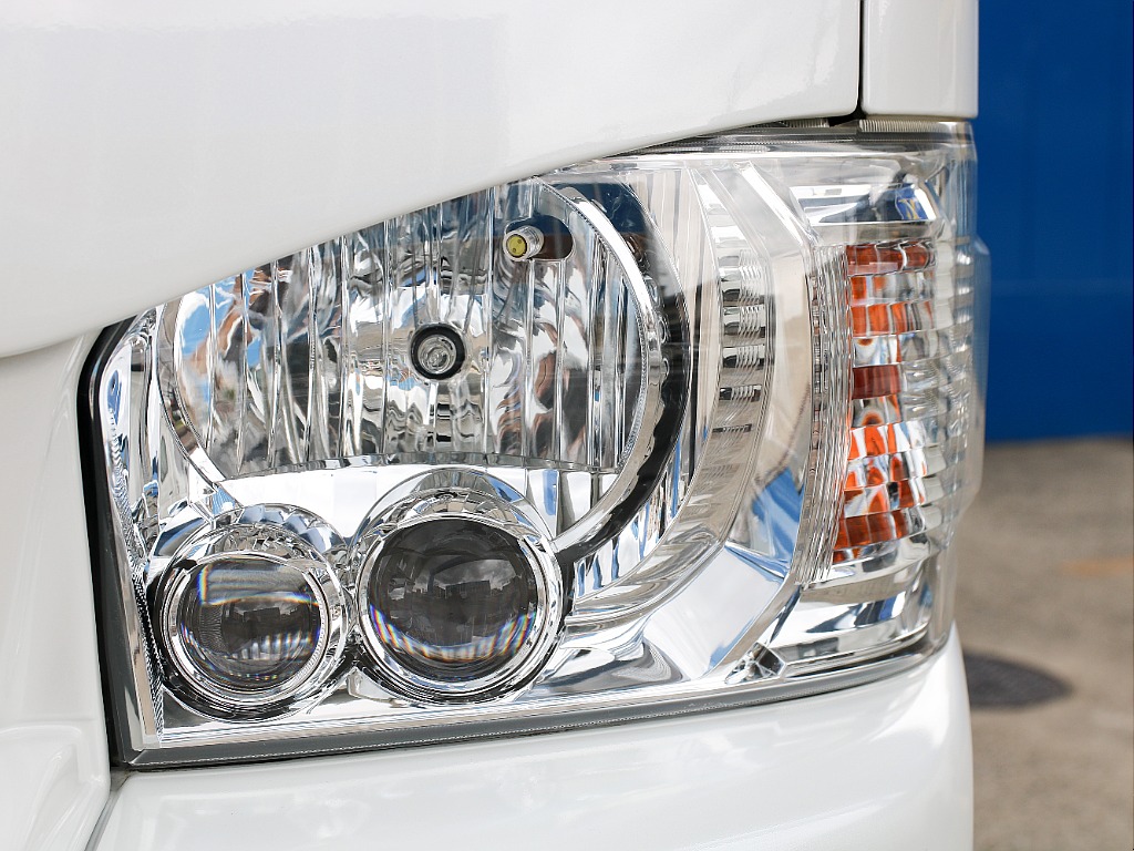 夜間の走行も安心のLEDヘッドランプ付き！！