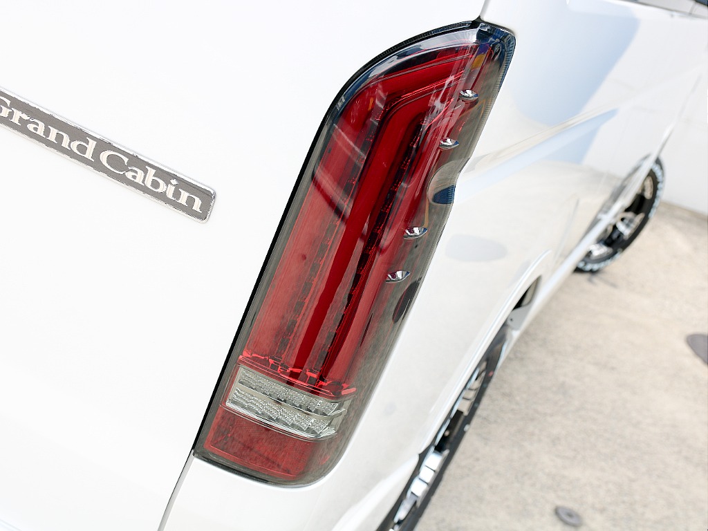 67 ROKU NANA アルティメットLEDテールランプ付き！！