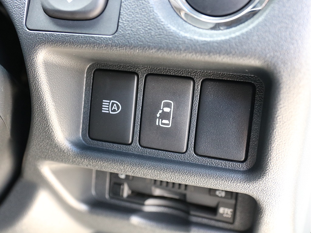 オートハイビームスイッチ＆パワースライドドアスイッチ付き！！