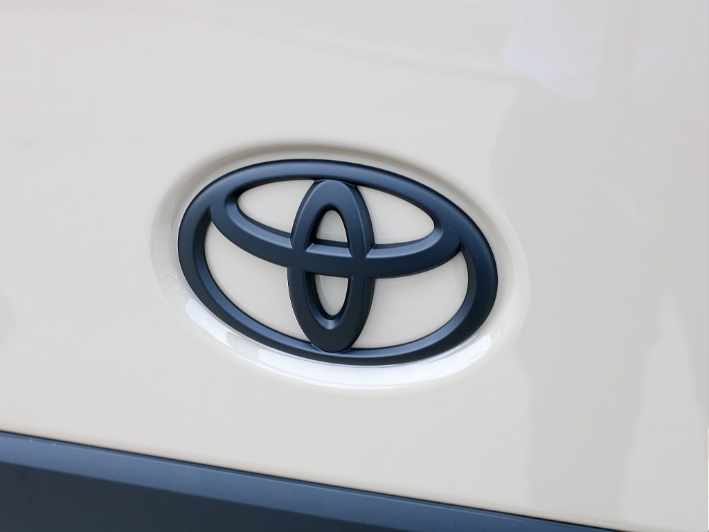 TOYOTAエンブレム艶無しブラックペイント済み！！