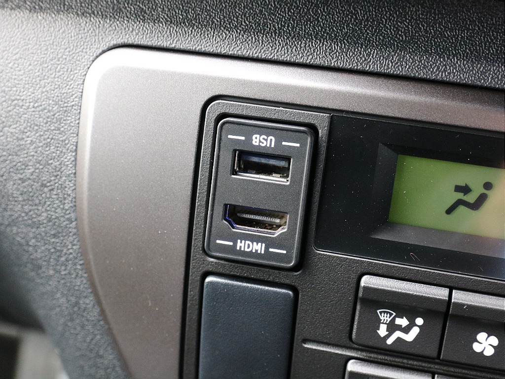 HDMI＆USBポート付き！！