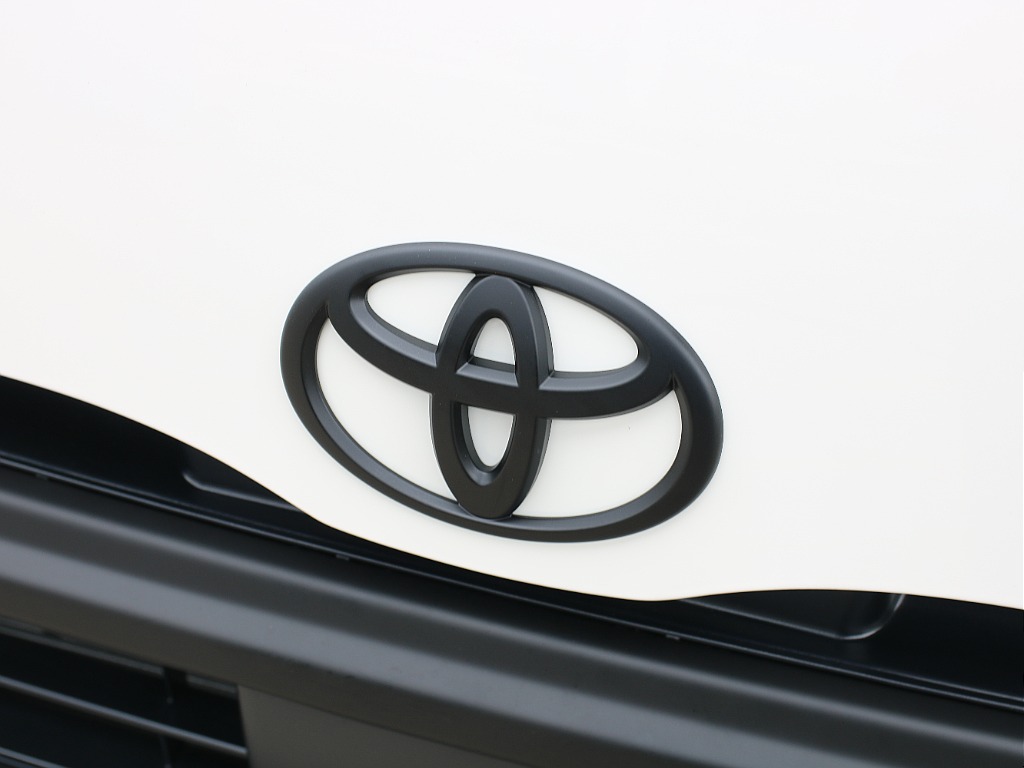 TOYOTAエンブレム艶無しブラックペイント済み！！