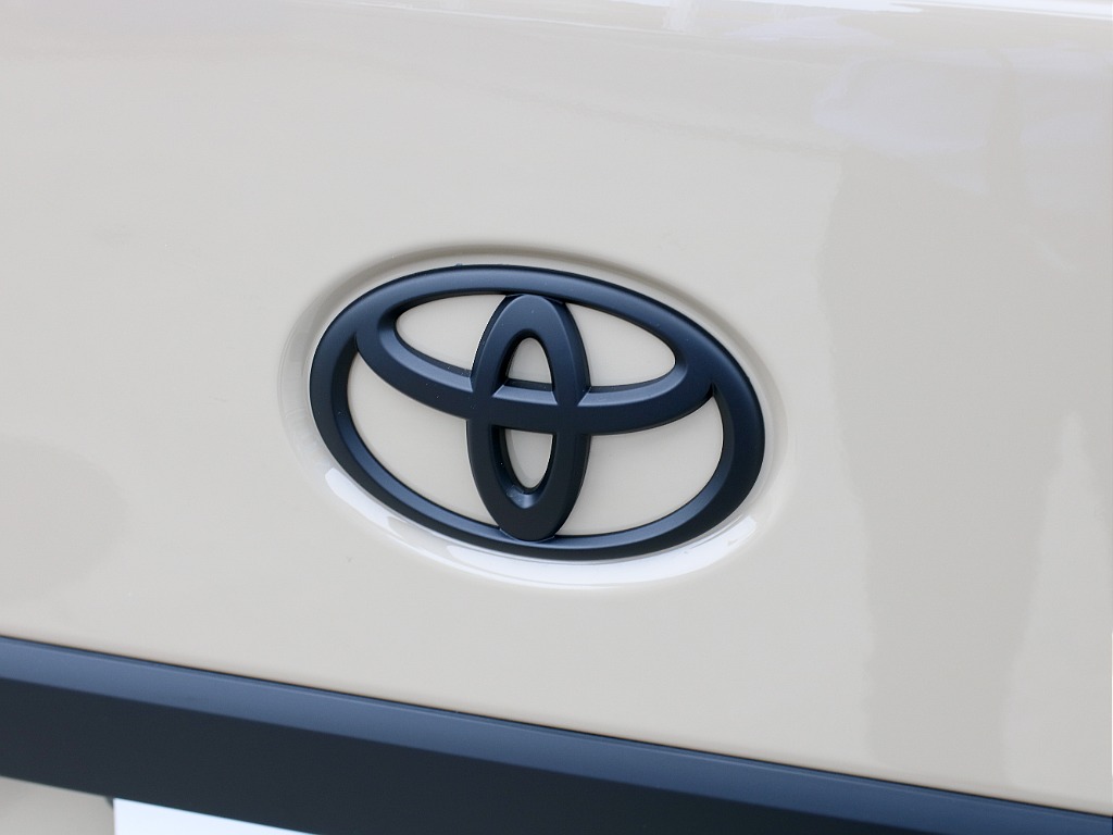 TOYOTAエンブレム艶無しブラックペイント済み！！