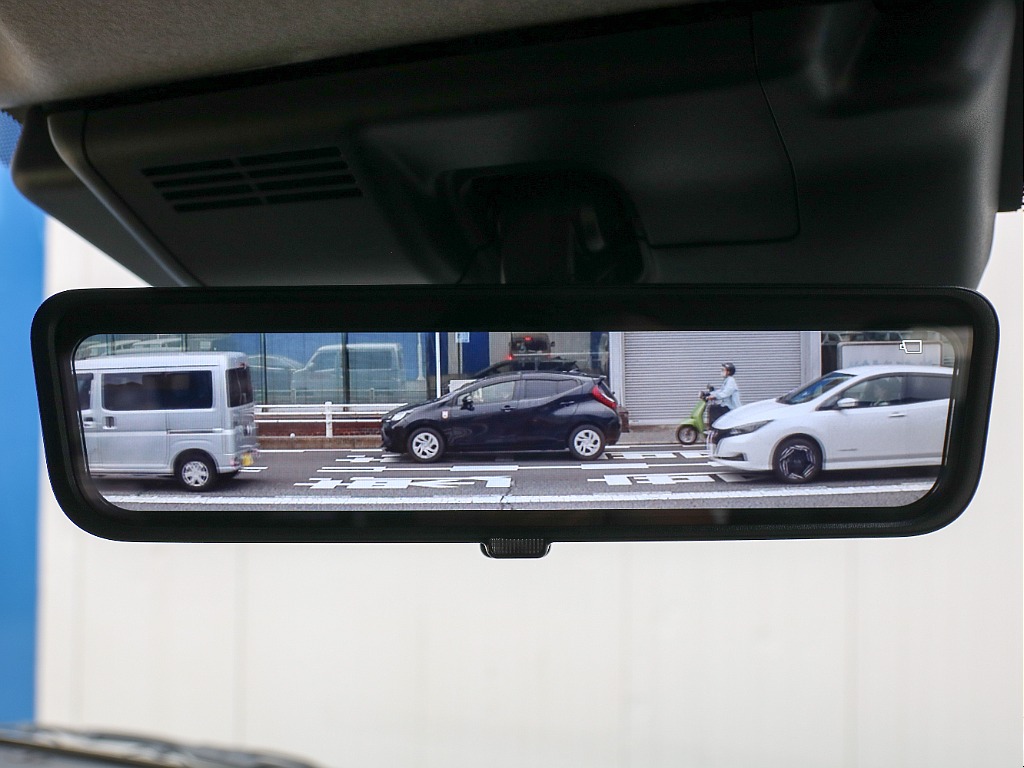メーカーオプション デジタルインナーミラー付き！！