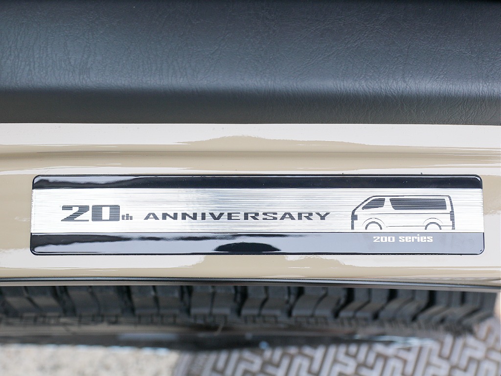 20周年記念スカッフプレート付き！！