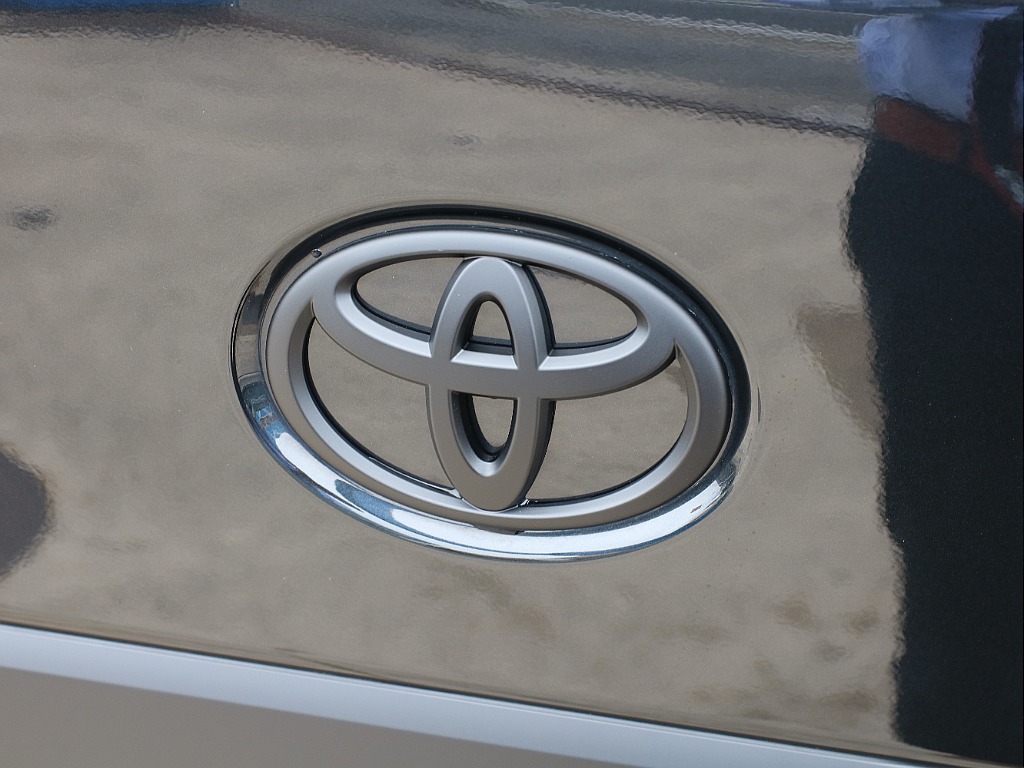 TOYOTAエンブレム艶無しブラックペイント済み！！