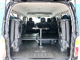 4列目跳ね上げで広々とした荷室になります！！