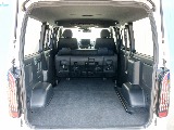 セカンドシート格納でさらに広々とした荷室になります！！