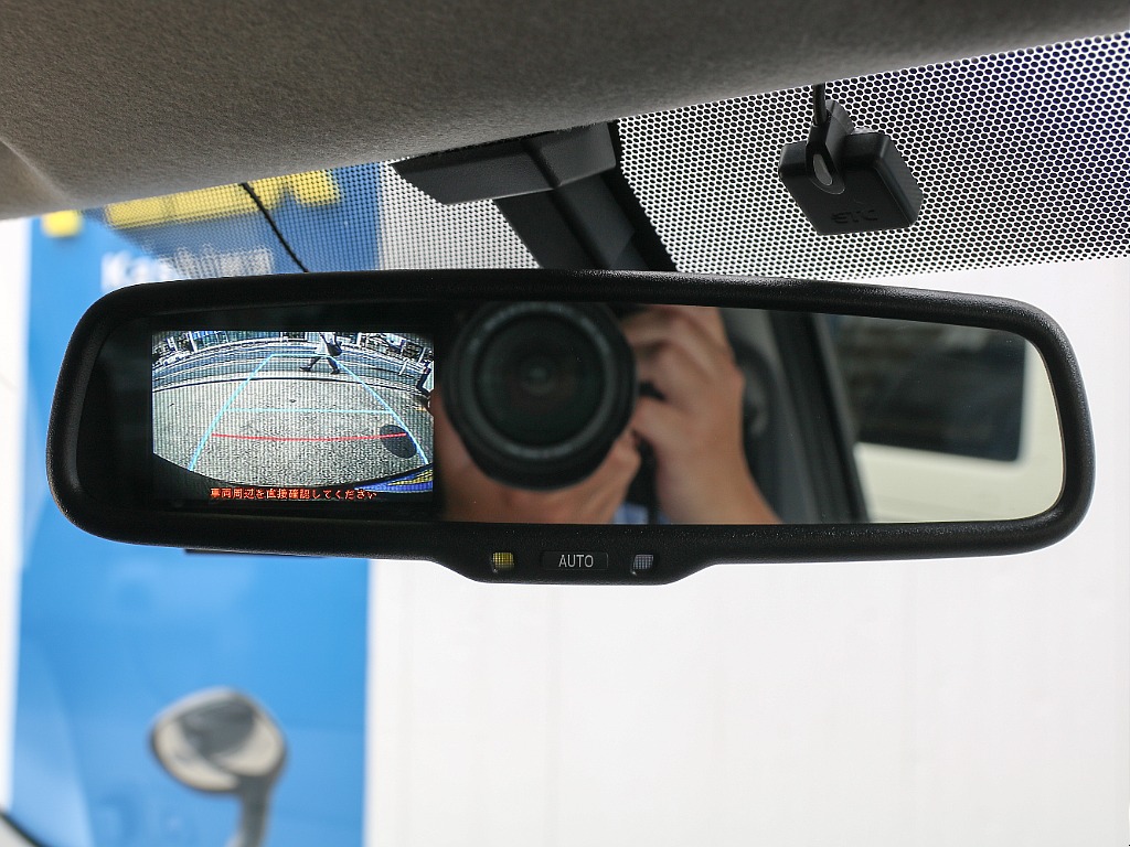メーカーオプション バックカメラ付き自動防眩ミラー！！